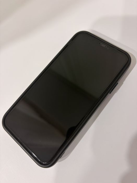 iPhone 11 в хорошем состоянии