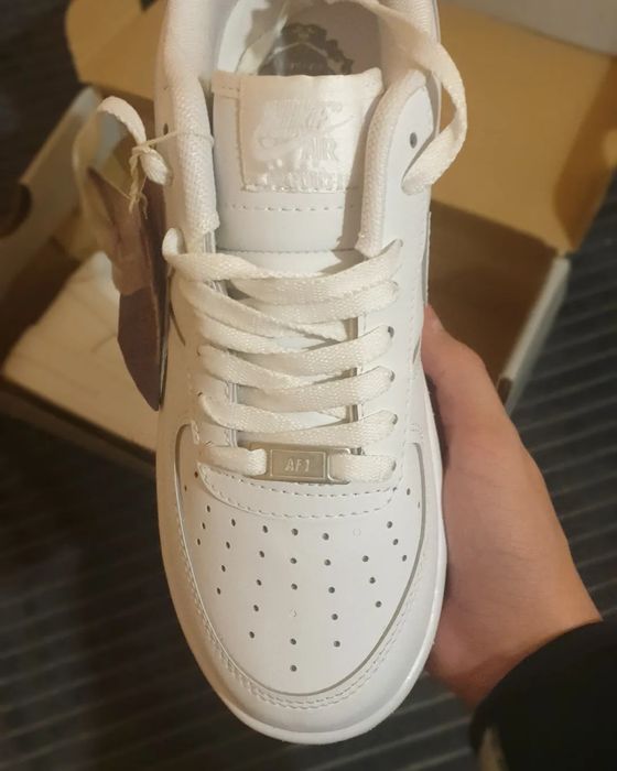 AF1 Low Triple White