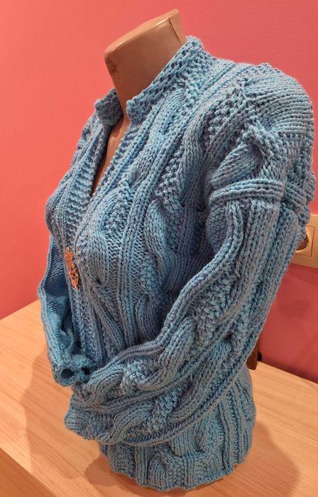 Ръчно плетена къса жилетка