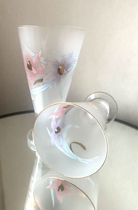 Стаканы с орхидеями