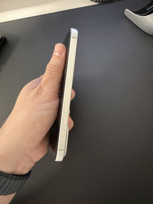 Продам свой Iphone 17 pro max silver