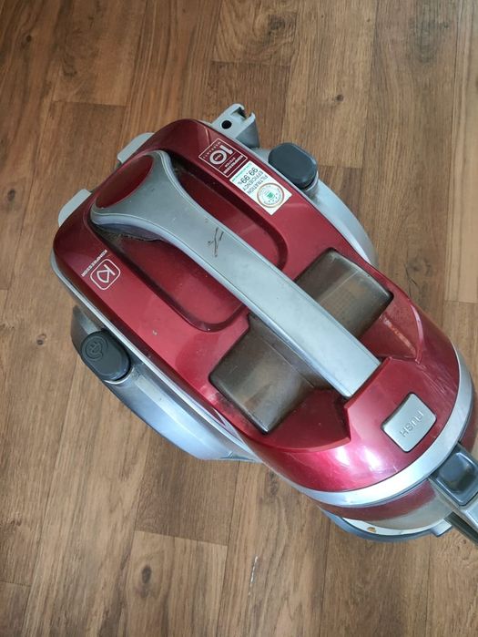 Продам пылесос срочно