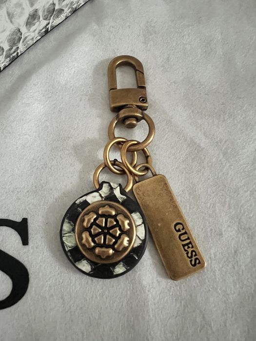 Guess чанта оригинална