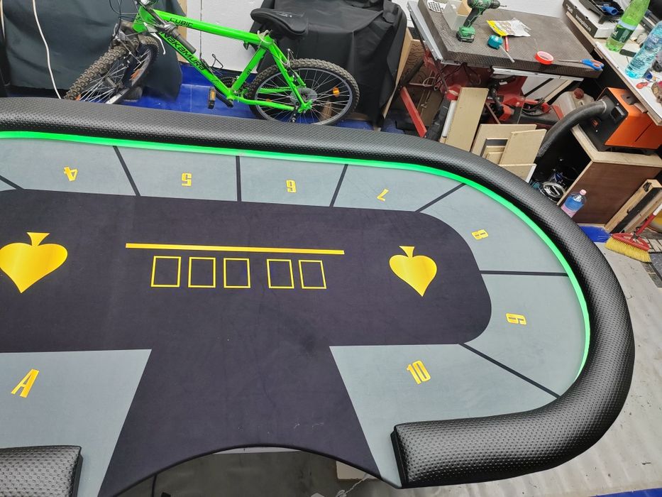 Masa de poker personalizata
