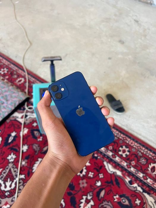 Iphone 12 mini  kok rangidan  holati idyal hec qayeri almashmagan