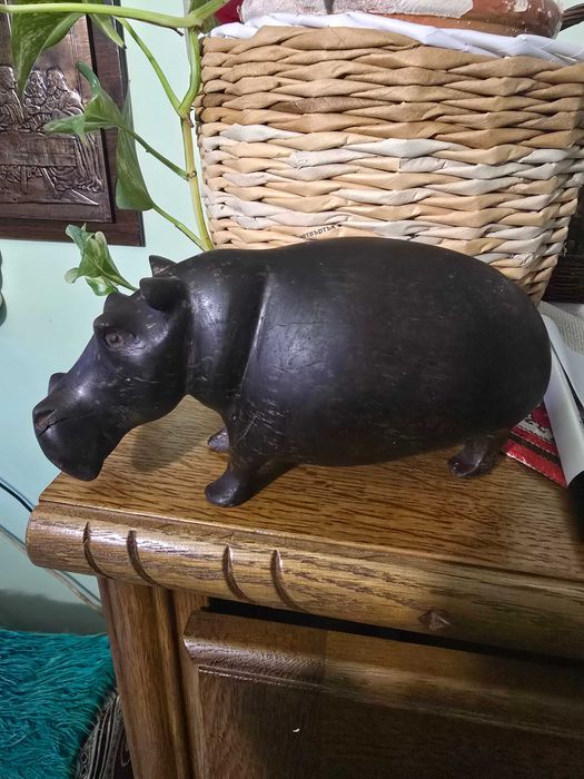 Дървена фигурка на Хипопотам.