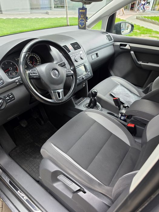 VOLKSWAGEN Touran 2013 — imagine 4