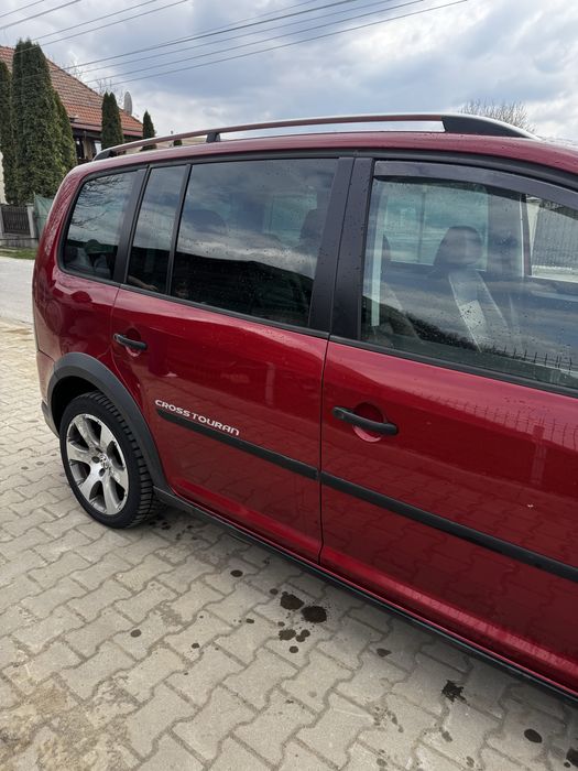Volkswagen cross touran