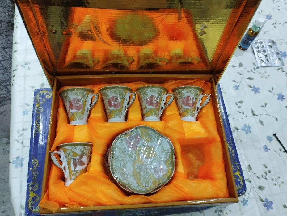 2 набора.у одного нету одна крушка.