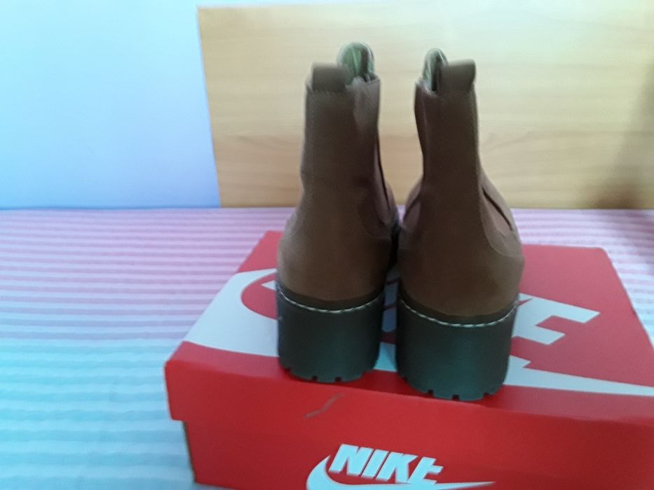 Vând Ghete Dama Bershka Mărimea 38 Noi Italia