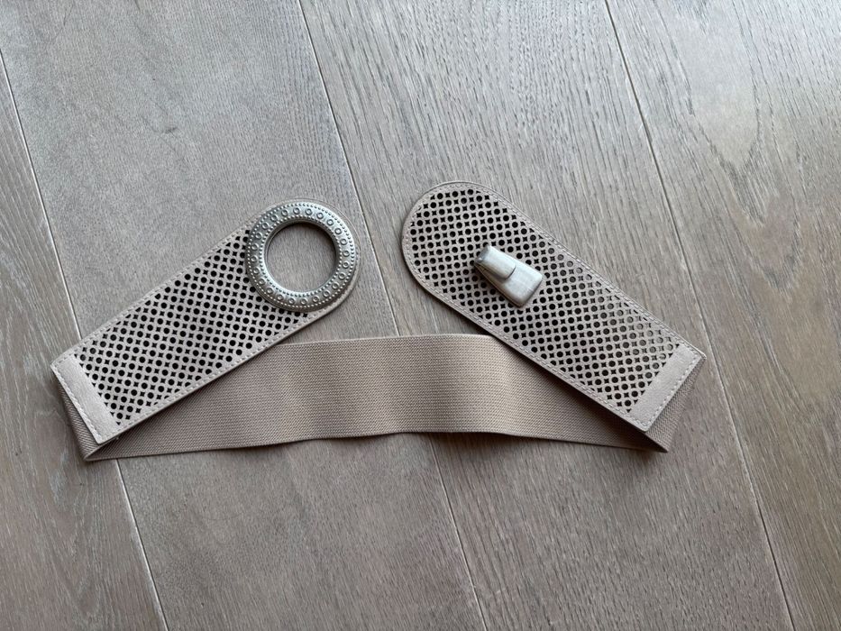 Нежен бежов колан