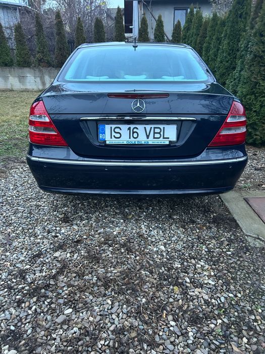 Mercedes E240-2004