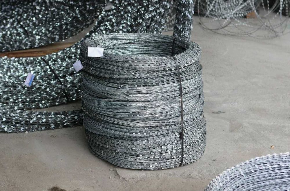 Егоза колючая проволока в наличии производство