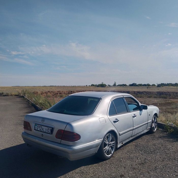 Продам мерс 210 2.3