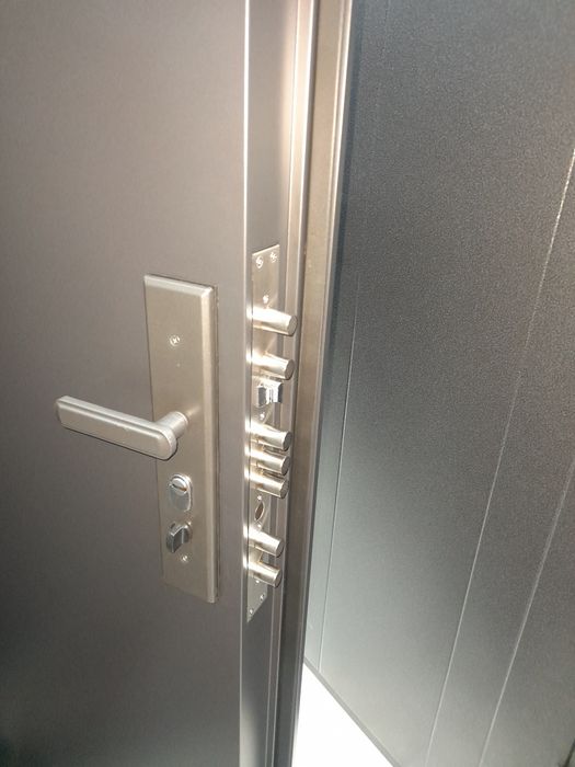 Установщик   Двери