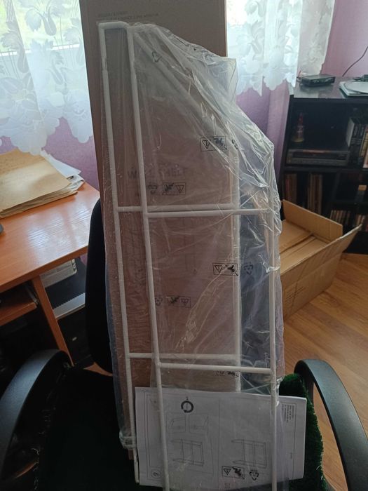 Метални Стенни етажерки в два цвята