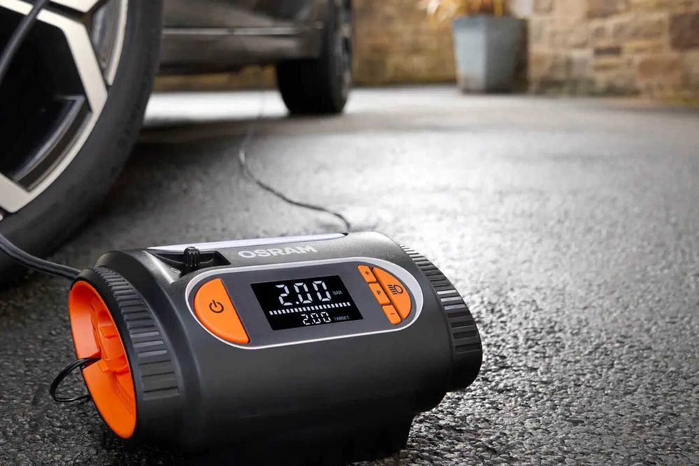 Компресор Osram с дигитален манометър и лампа, 6.9 bar, 12V, 85dB,180W