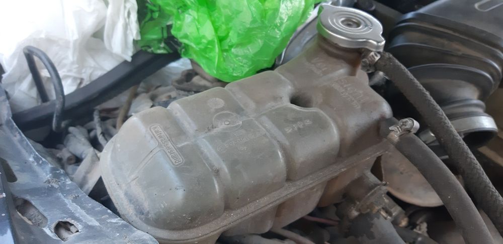 Продам запчасти Мерс124!