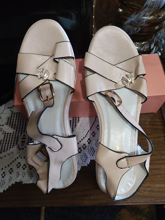 Продам обувь лето