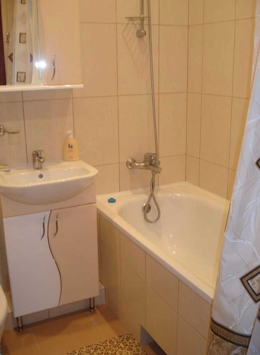 Подселение Кыз девушки в квартиру