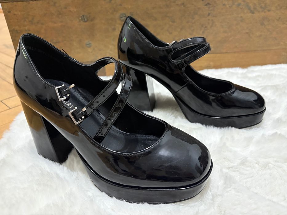 Дизайнерски дамски обувки