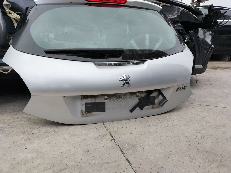 Врата багажник Peugeot 208 hatchback / Пежо 208 4 врати 2015г.