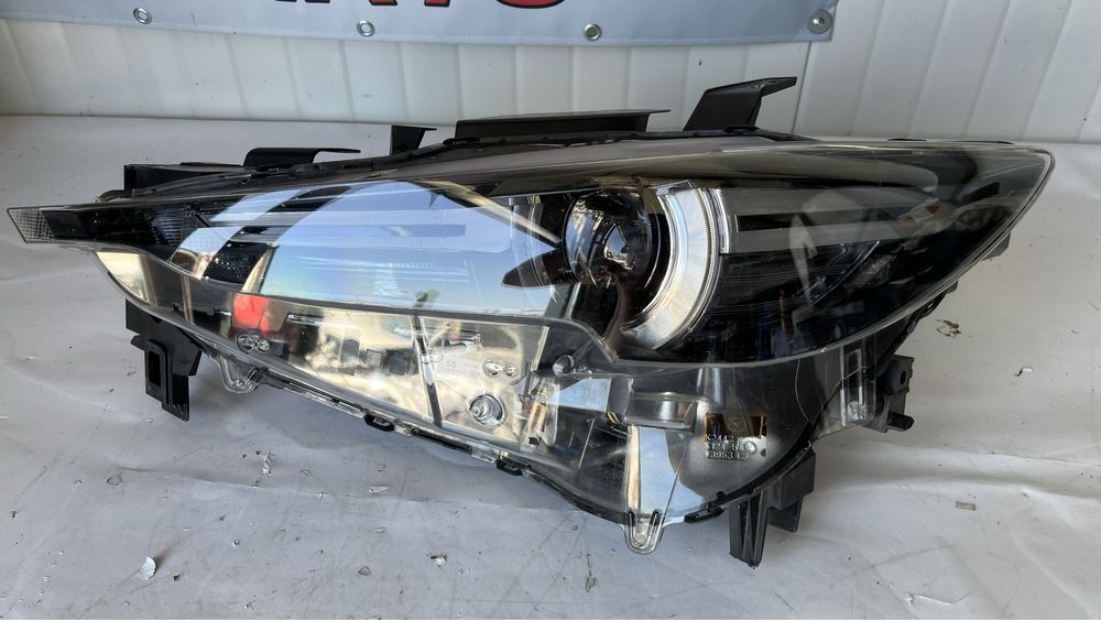 3 броя десен и 1 брой ляв фар Mazda CX-5 2017-