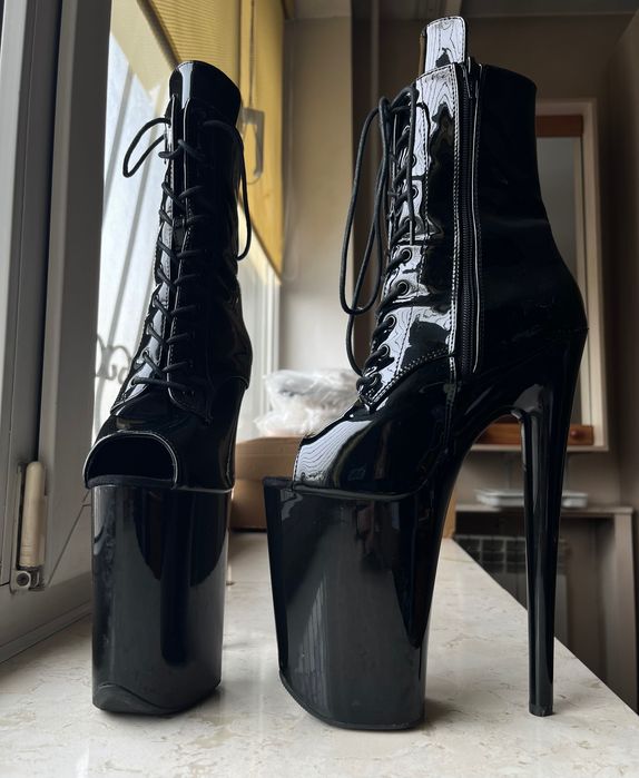 продам стрипы-ботильоны