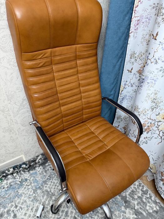 Кресло кожаное хорошее