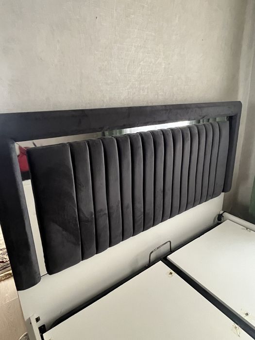 Продам двуспальнюю кровать