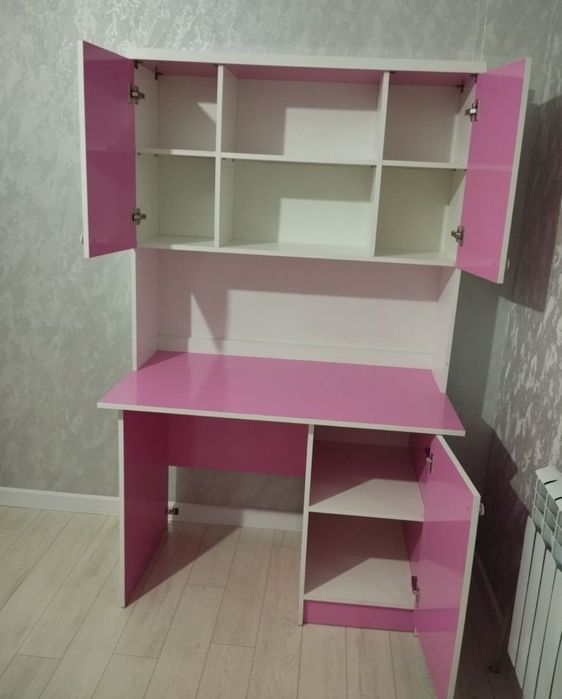 Срочно Шкаф розовый и стол 2в1