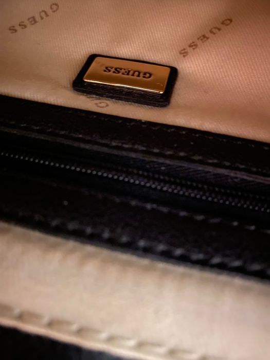 Geanta GUESS, stare impecabila, ca si noua