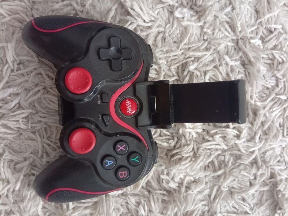 Trei controlăre la schimb pe unul funcțional de xbox