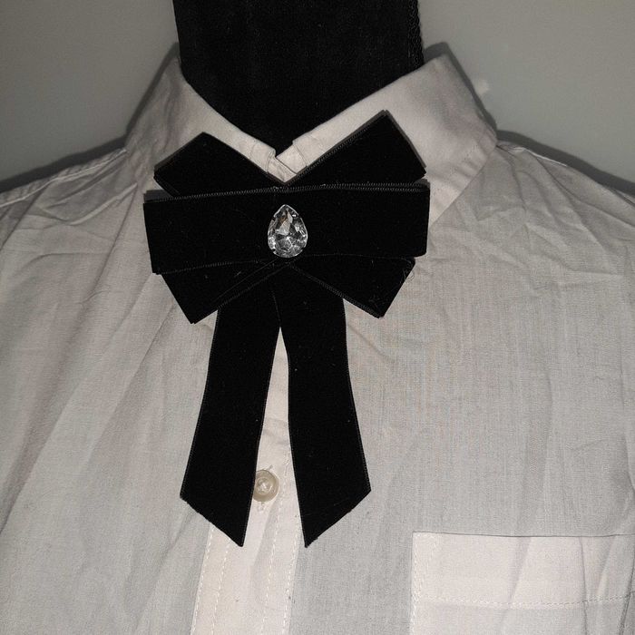 Brosa Meli Melo catifea neagra -fundă pentru guler/gât