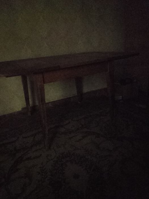 Стол раздвижной.