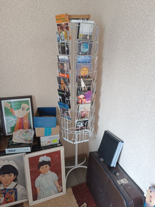 Стойки для открыток, книг, дисков, мелочи