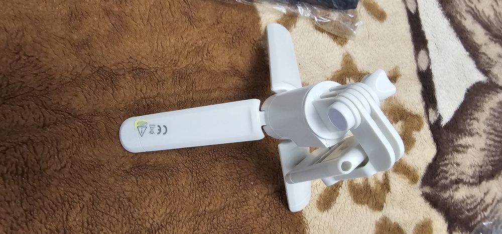 Tripod Selfie Stick + husa iPhone 15 Pro Max