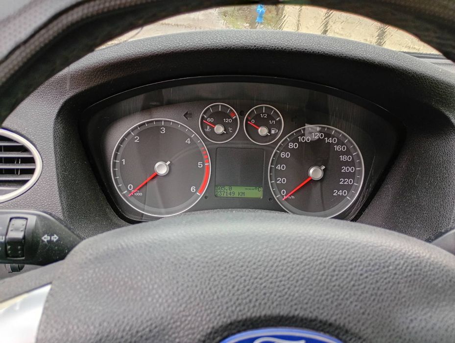 Продавам Форд Фокус