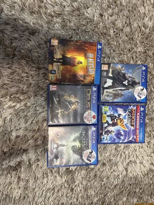 PlayStation4  с пет игри и два джойстика