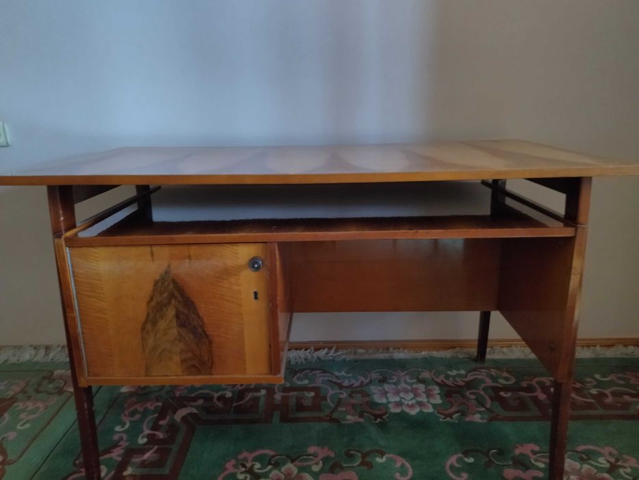 Продаётся письменный стол