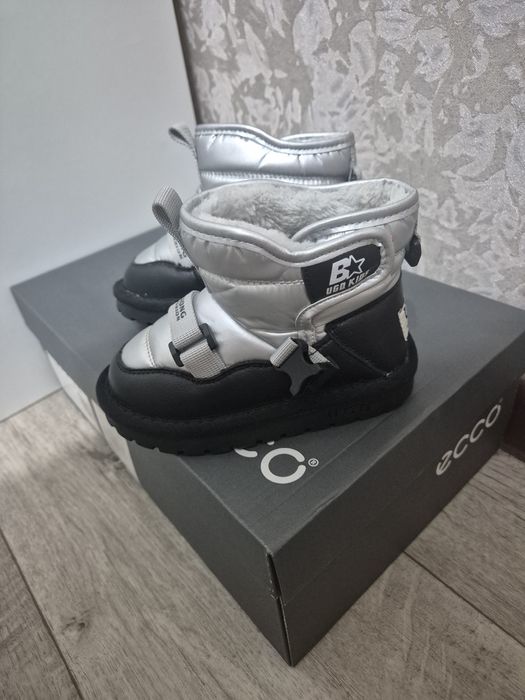 Продам кроссовки для девочки