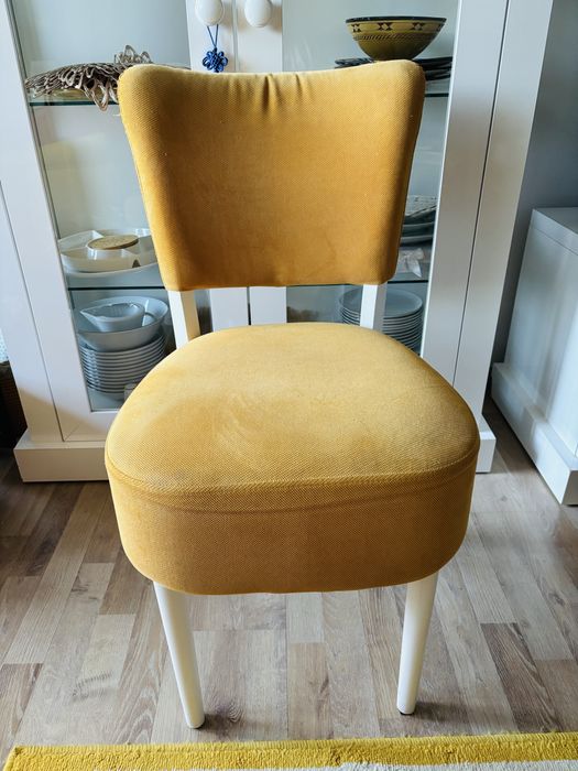 Set masa rotunda cu 4 scaune tapitate