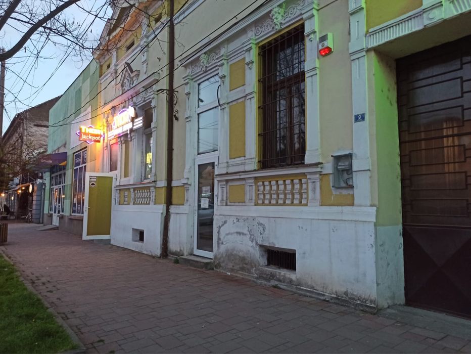 Inchiriez spatii comerciale ultracentrale de diferite suprafete