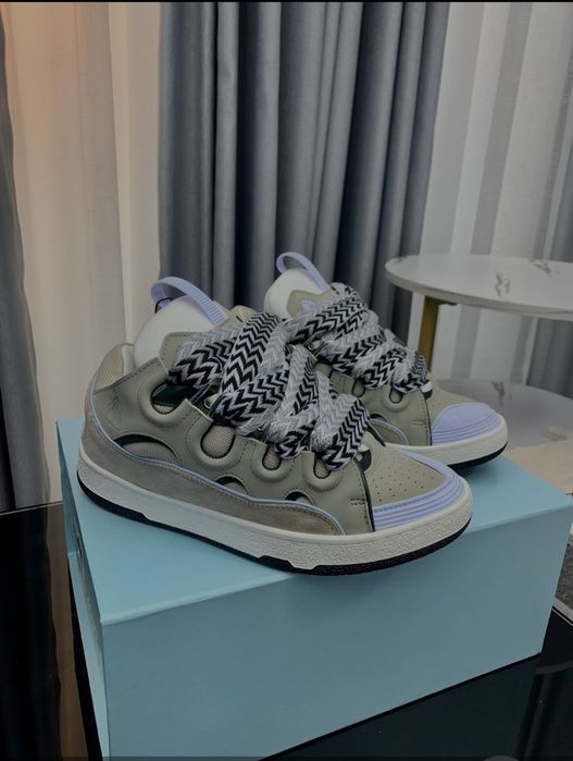 Vând adidași  Lanvin