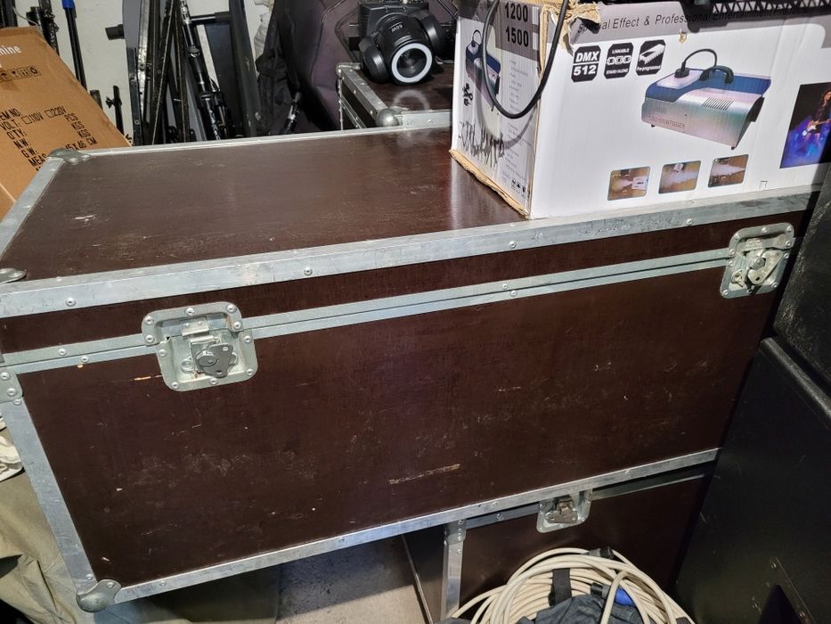 Stairville Led Par 64 8 bucati cu rack si bara inclusiv