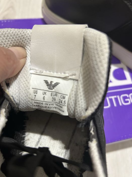 Продам кроссовки на весну осень