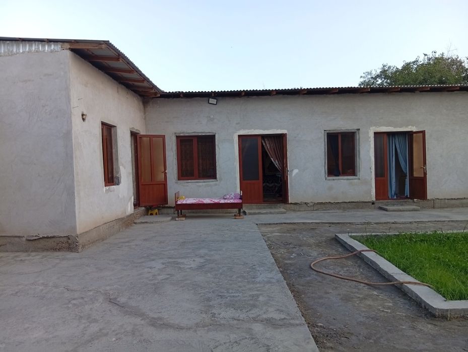 6 sotiqli hovli sotiladi