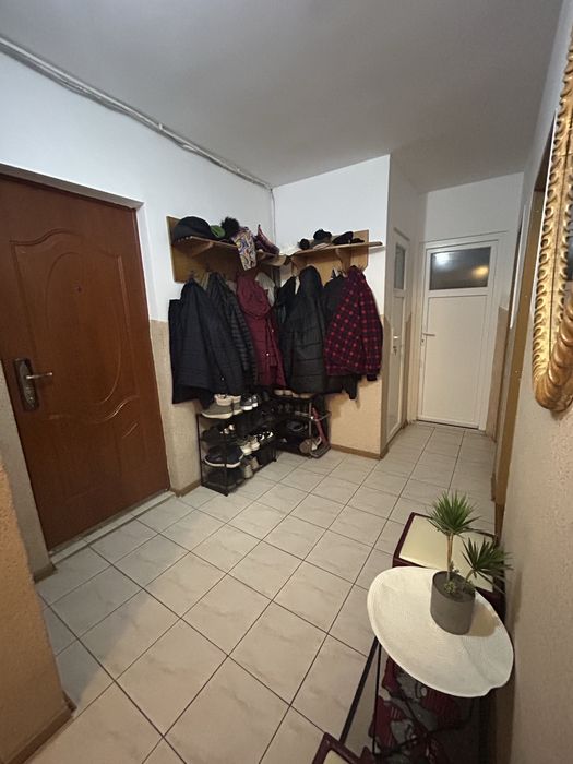 Vând apartament Bl Traian