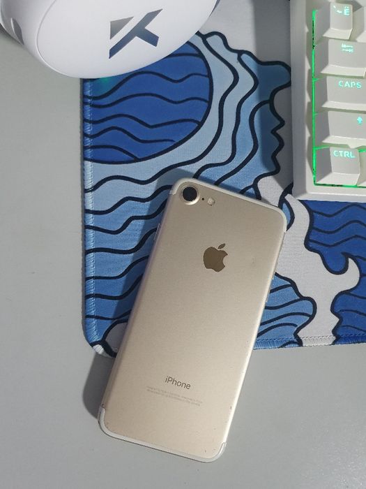 продам iPhone 7 с коробкой