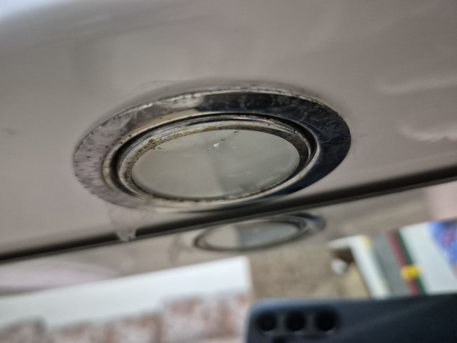 Зеркало со шкафчиком